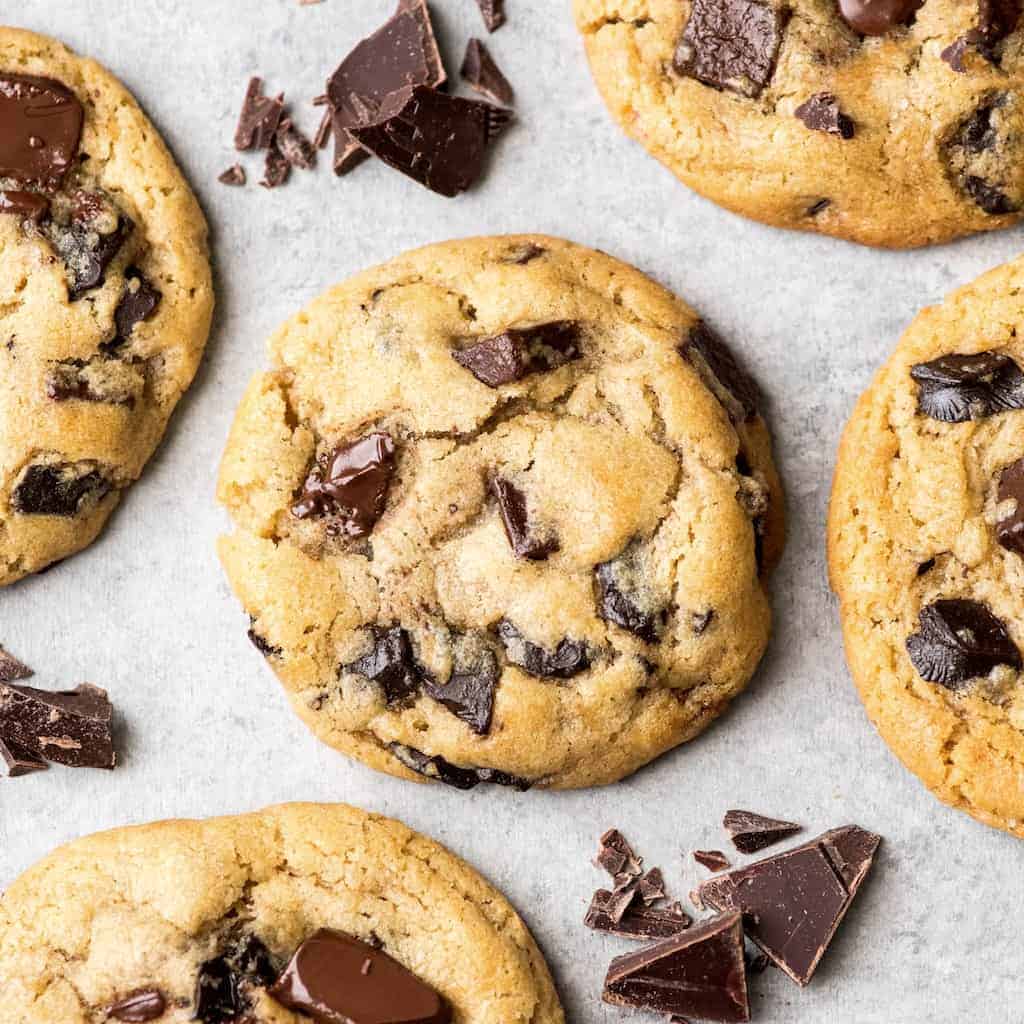 THE BEST CHOCOLATE CHIP COOKIE RECIPE EVER